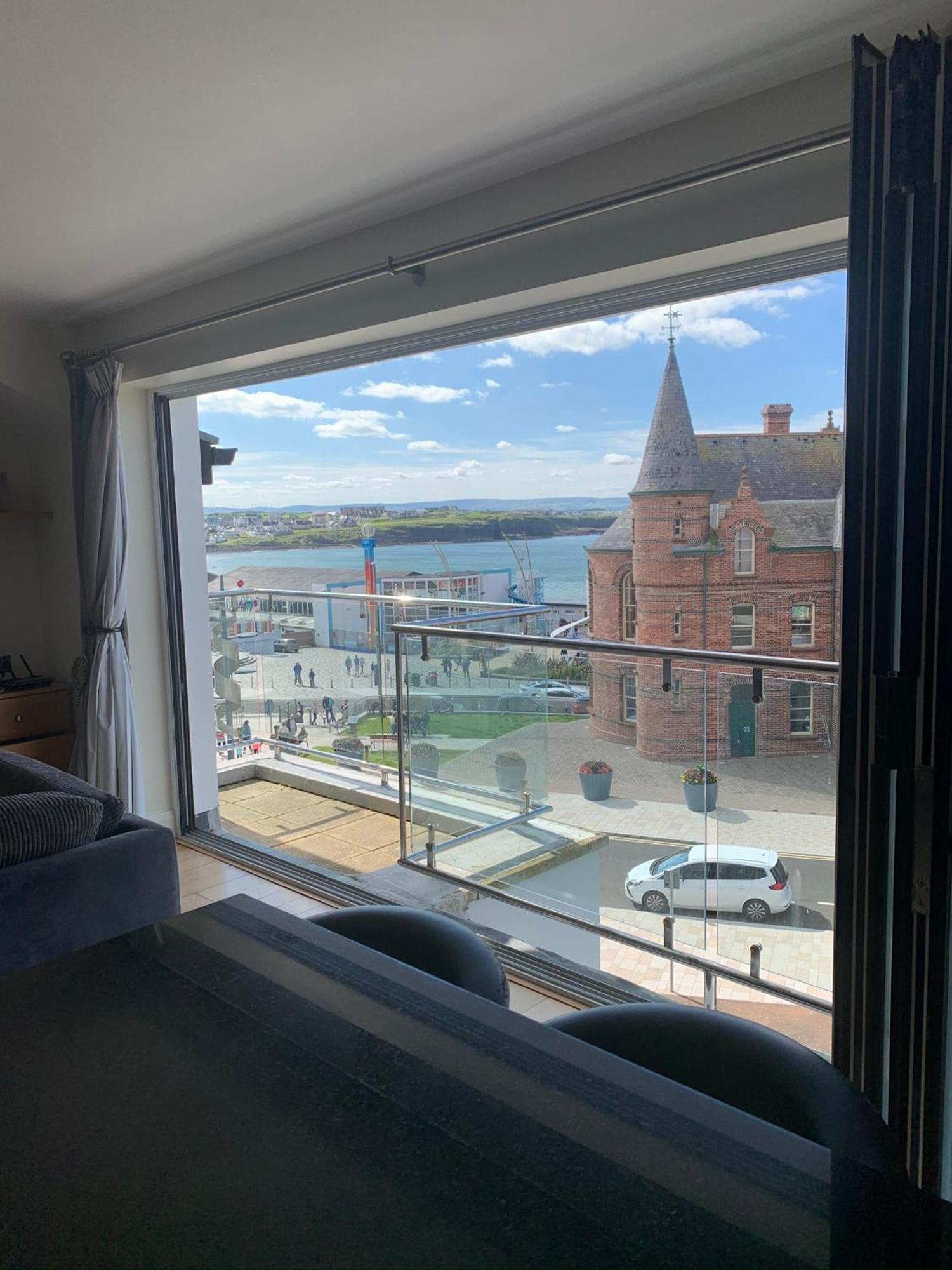 Penthouse Apartment - Town Centre, Sea Views, Secure Parking Portrush Dış mekan fotoğraf